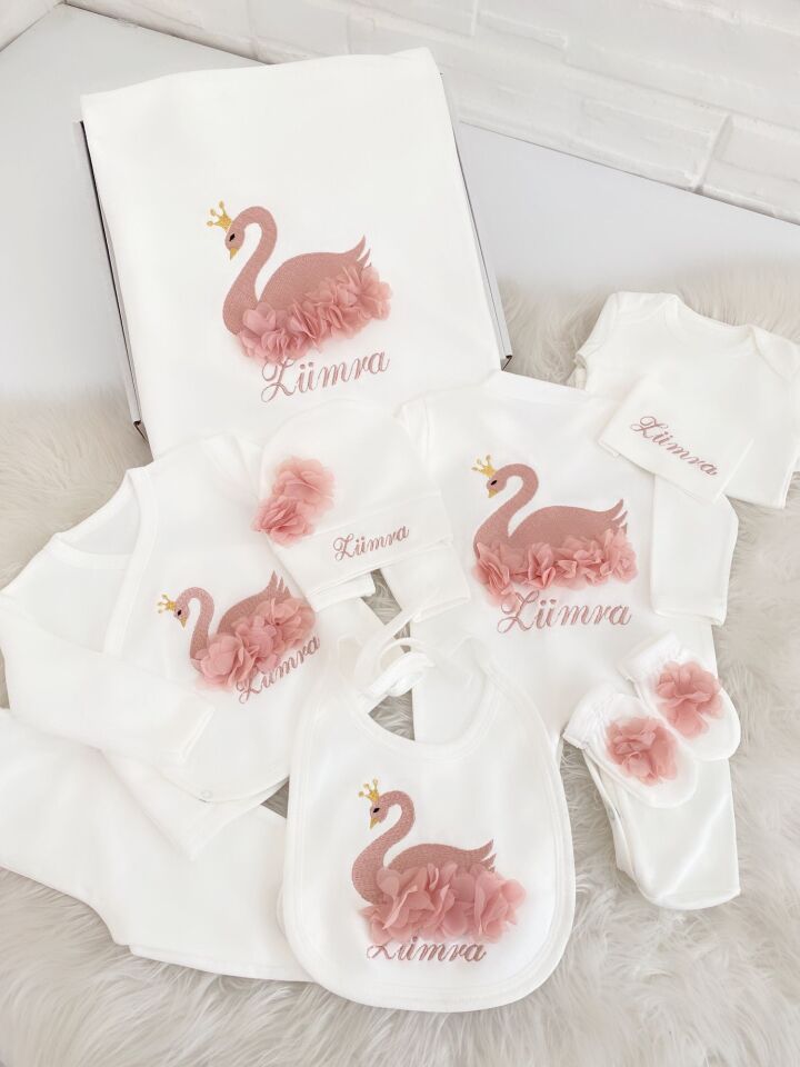 Kız bebek 10 parça hastane çıkış seti.