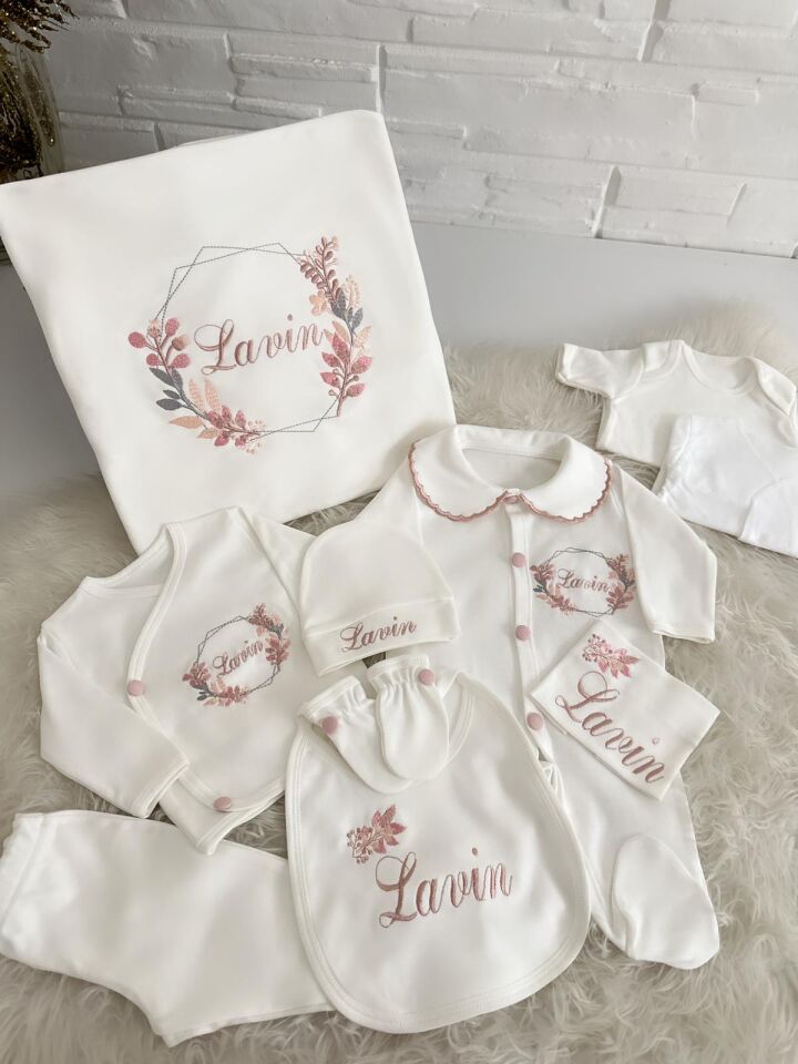 Kız bebek 10 parça hastane çıkış seti.