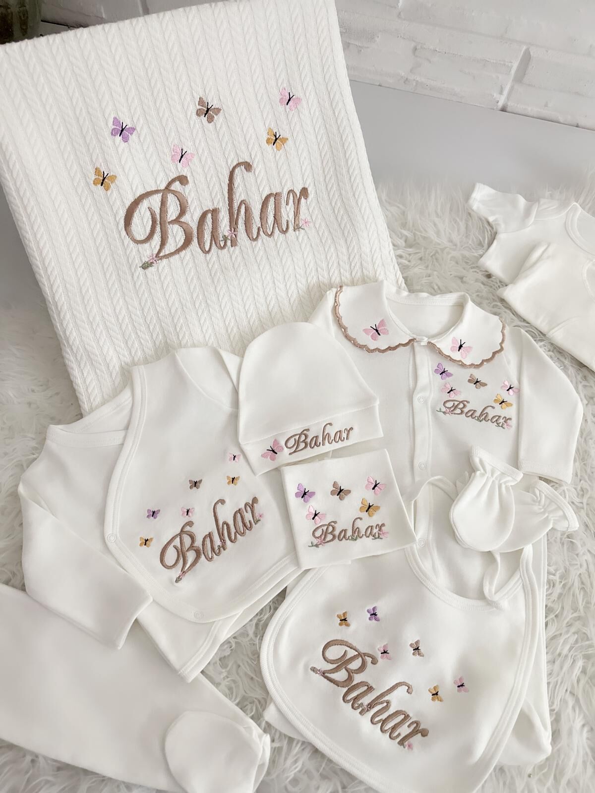Kız bebek 10 parça hastane çıkış seti.