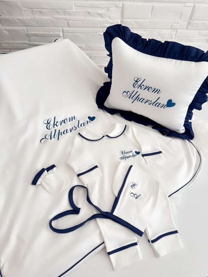 Takı yastıklı biyeli set.