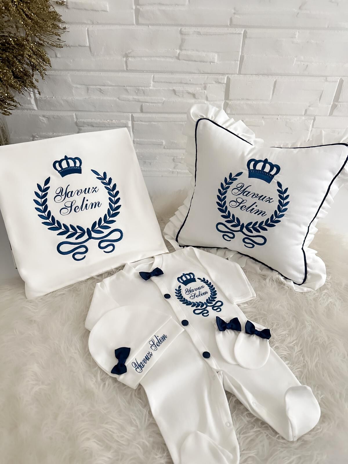 Takı yastıklı set.