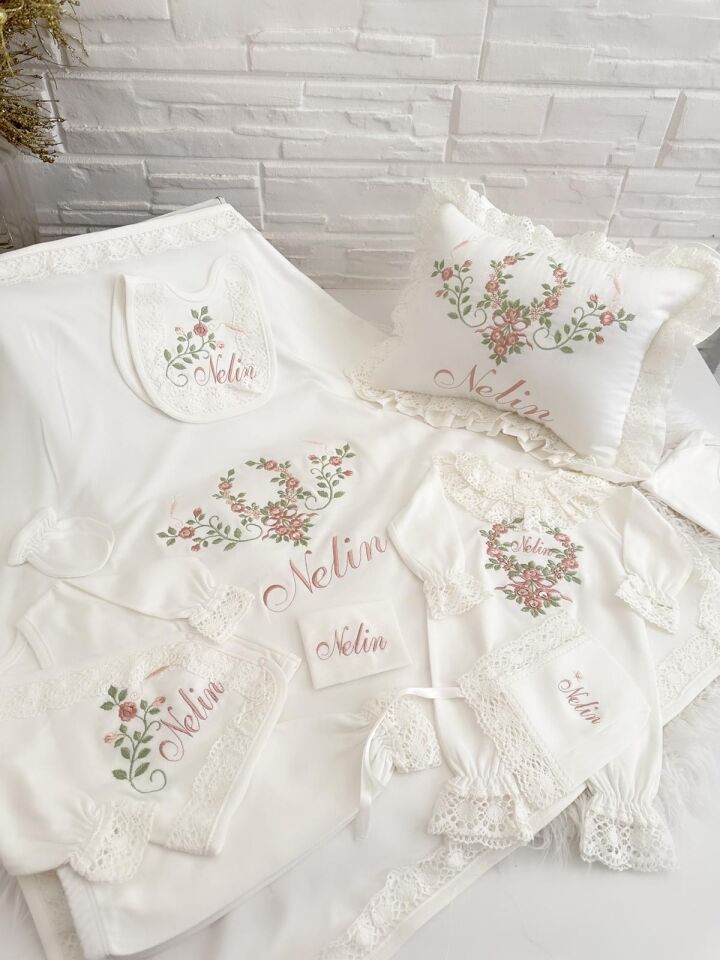 Pamuk dantelli takı yastıklı set.