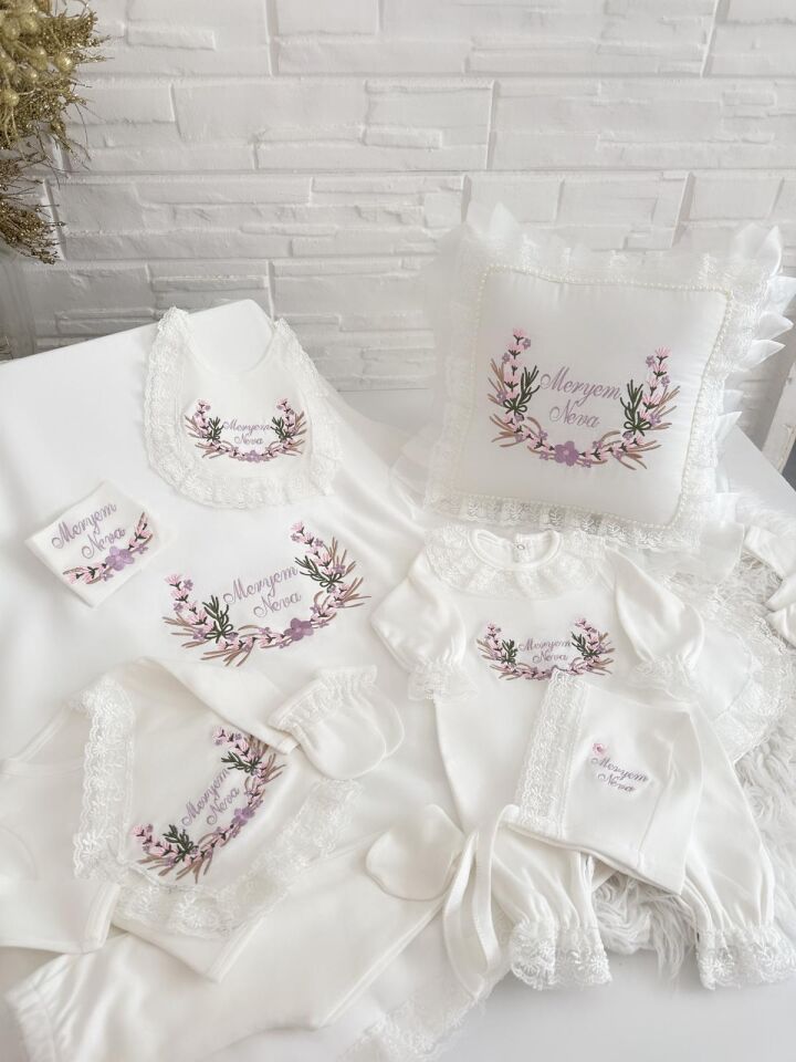 Dantelli takı yastıklı set.