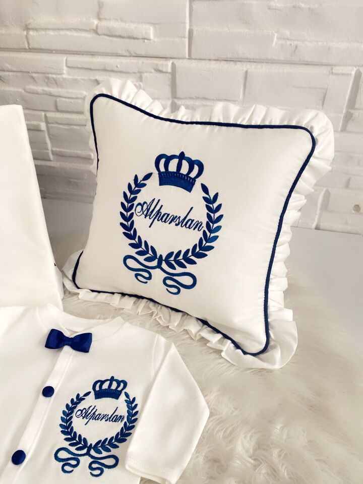 Erkek bebek takı yastığı.