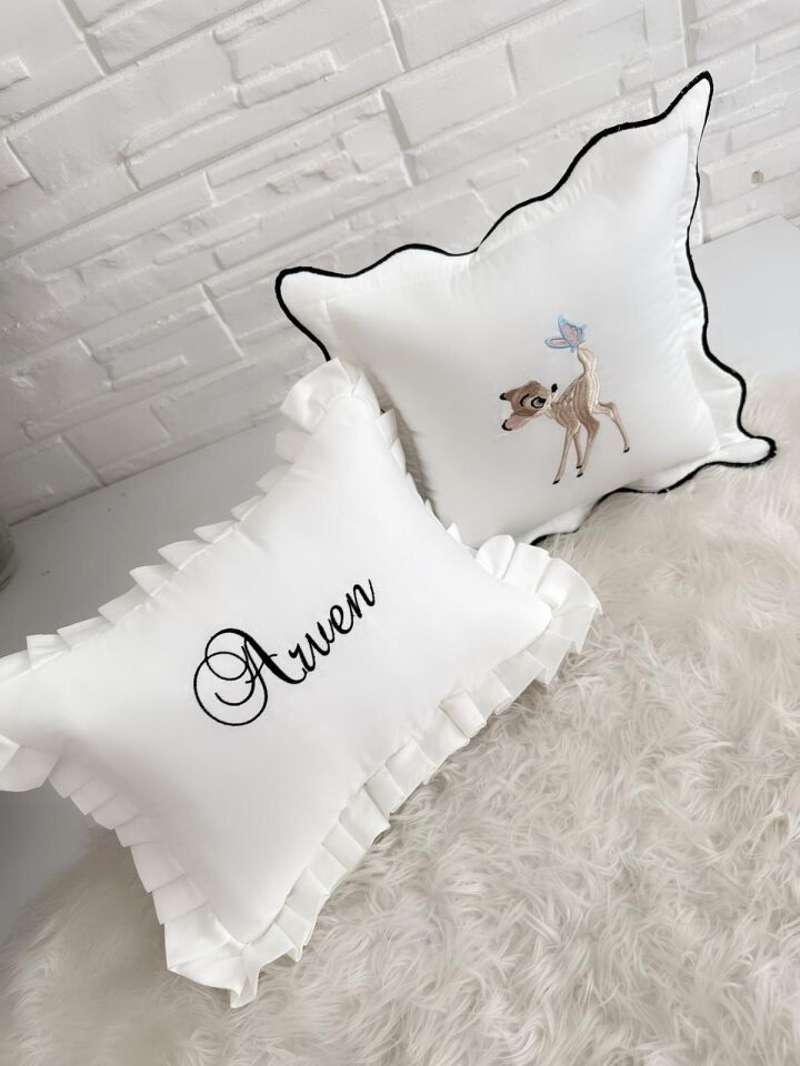 Erkek bebek takı yastığı.